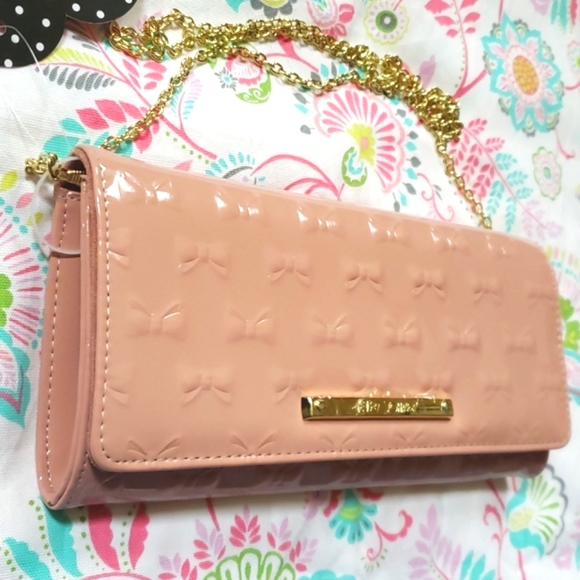 Betsey Johnson Clutch Crossbody In Blush NWT - Picture 1 of 10